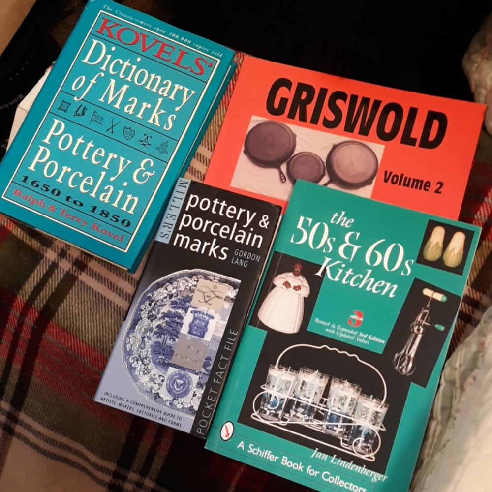 4 Collector books pottery marks,griswold, 50s/60s